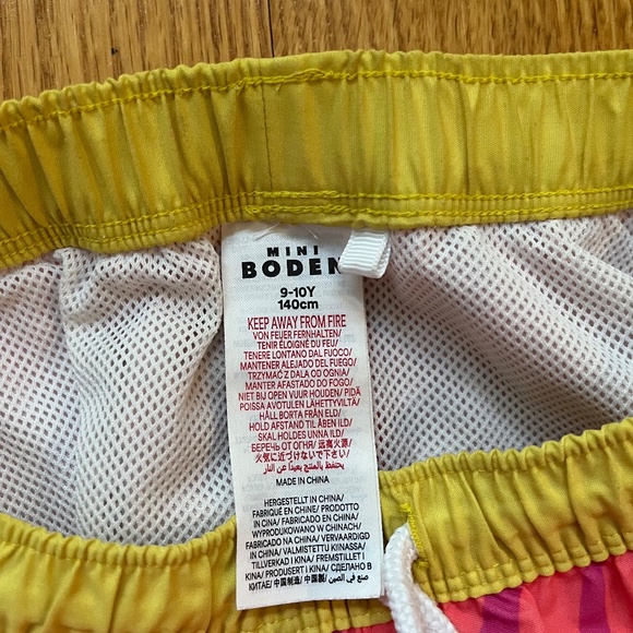 Boden swim trunks size 9-10Y - Picture 3 of 3